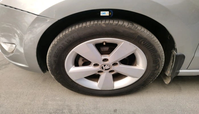 2015 Skoda Rapid 1.5 TDI CR ELEGANCE AT, Diesel, Automatic, 1,83,128 km, tyre