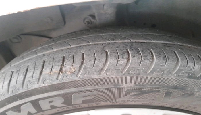 2015 Honda Amaze 1.2L I-VTEC S, Petrol, Manual, 92,500 km, tyre