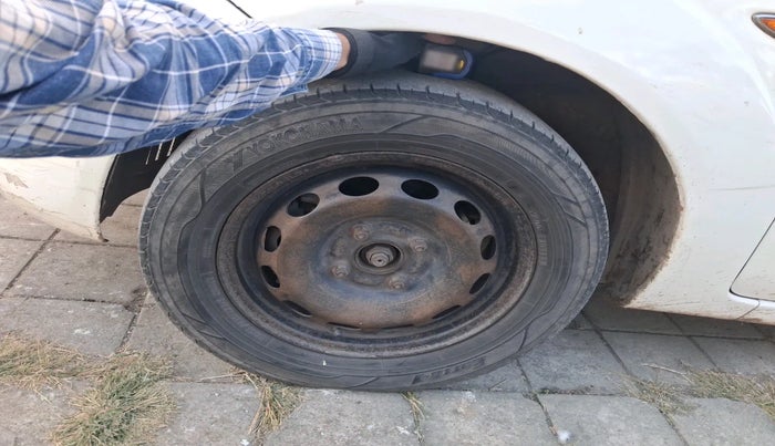 2011 Ford Figo LXI 1.2 PETROL, Petrol, Manual, 1,45,581 km, tyre