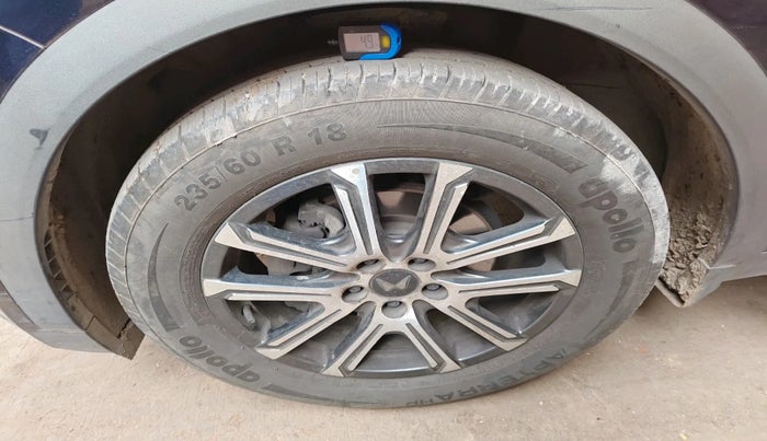 2023 Mahindra XUV700 AX 7 P AT 7 STR, Petrol, Automatic, 21,009 km, tyre