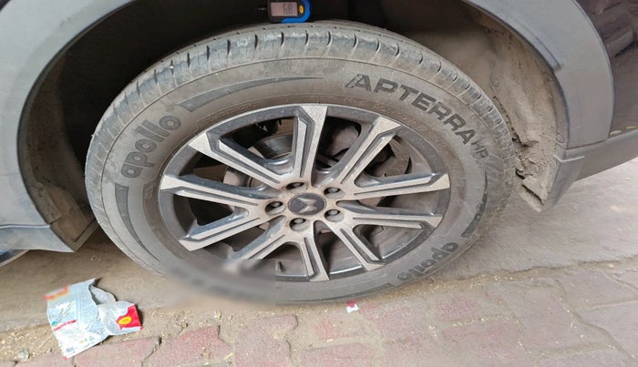 2023 Mahindra XUV700 AX 7 P AT 7 STR, Petrol, Automatic, 21,009 km, tyre