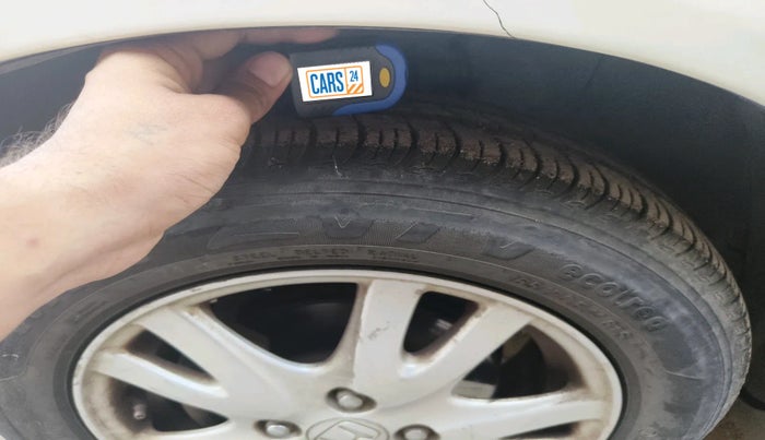 2011 Honda Brio V MT, Petrol, Manual, 79,486 km, tyre