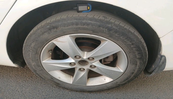 2012 Hyundai New Elantra 1.6 SX AT DIESEL, Diesel, Automatic, 1,45,714 km, tyre