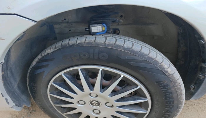 2013 Maruti Swift VXI, Petrol, Manual, 1,08,410 km, tyre