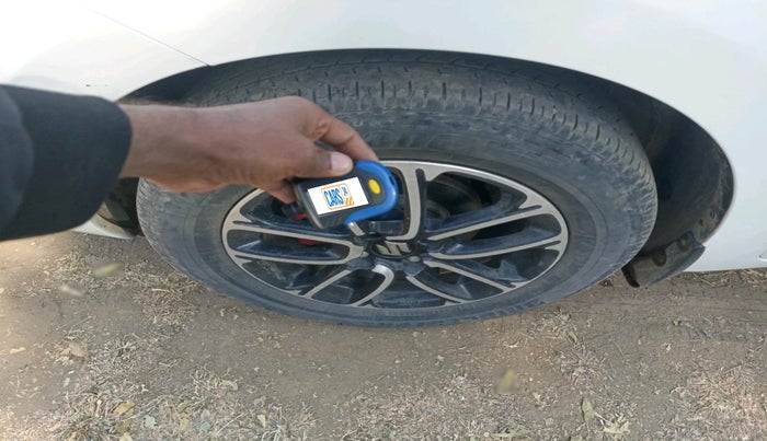 2020 Maruti Swift VXI, Petrol, Manual, 73,543 km, tyre