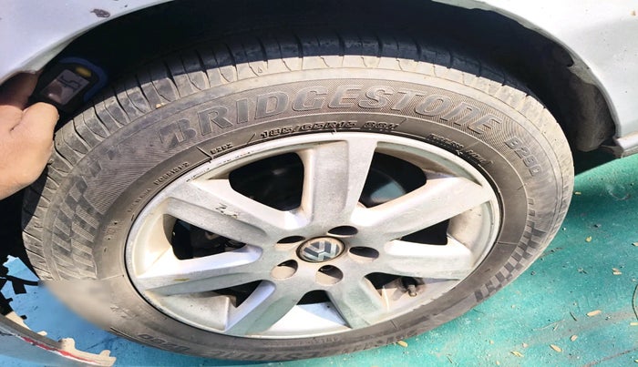 2011 Volkswagen Polo HIGHLINE DIESEL, Diesel, Manual, 1,56,919 km, tyre