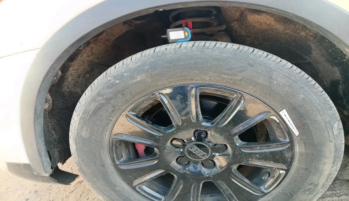 2013 Audi Q3 2.0 QUATTRO TDI AT, Diesel, Automatic, 1,07,073 km, tyre