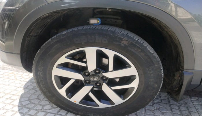 2020 Tata Harrier XZA 2.0L, Diesel, Automatic, 49,851 km, tyre