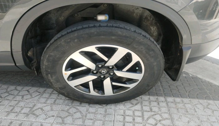 2020 Tata Harrier XZA 2.0L, Diesel, Automatic, 49,851 km, tyre