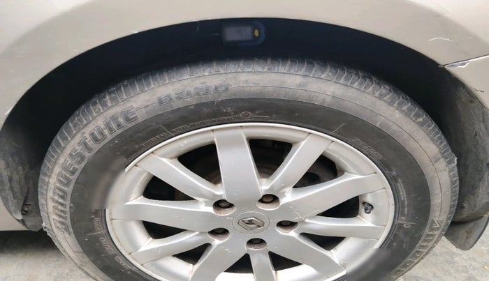 2012 Renault Fluence 1.5 E2, Diesel, Manual, 1,88,669 km, tyre