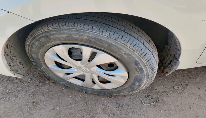 2020 Maruti Swift VXI, Petrol, Manual, 93,679 km, tyre