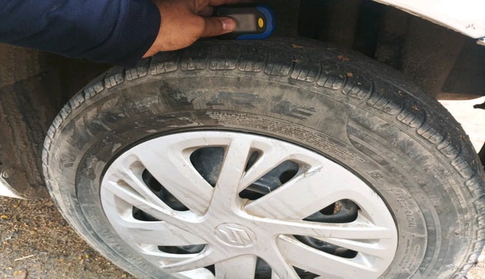 2017 Maruti Swift VXI O, Petrol, Manual, 1,30,789 km, tyre