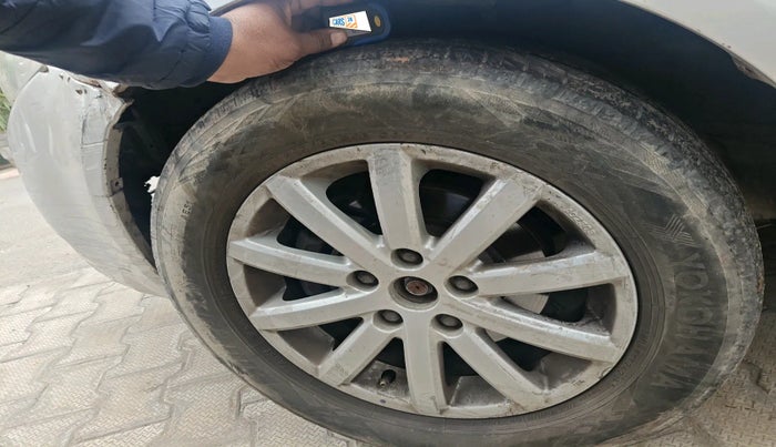 2010 Maruti SX4 ZXI AT, Petrol, Automatic, 1,60,695 km, tyre