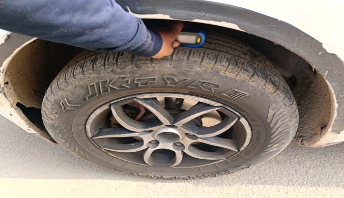 2016 Mahindra XUV500 W10, Diesel, Manual, 1,47,207 km, tyre