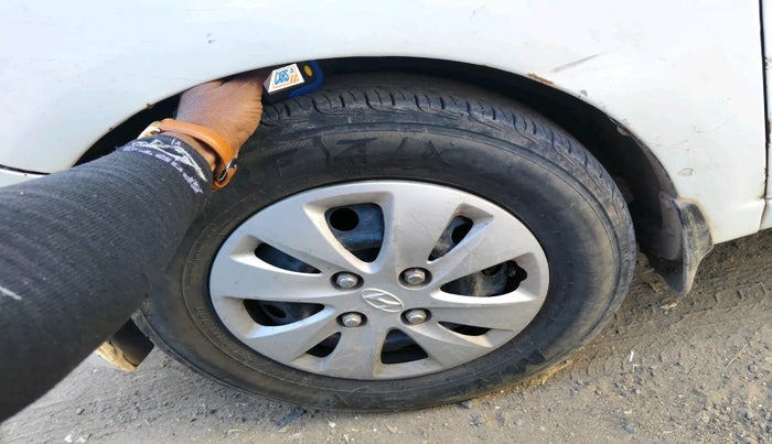 2011 Hyundai i10 MAGNA 1.2, Petrol, Manual, 1,49,405 km, tyre