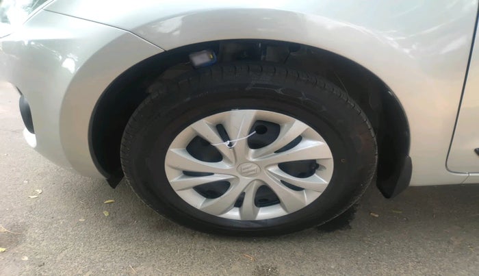 2022 Maruti Swift VXI AMT, Petrol, Automatic, 67,121 km, tyre