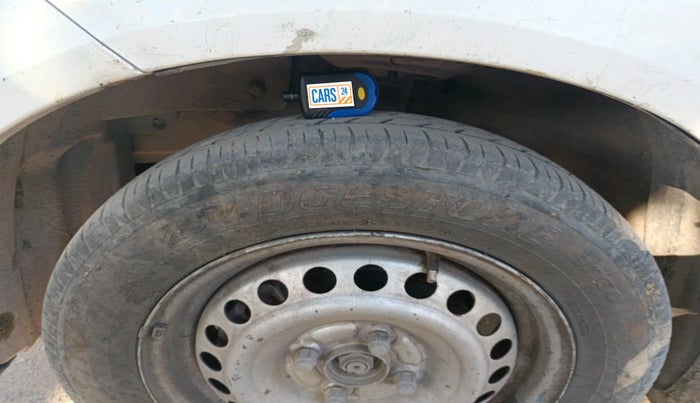 2012 Honda Brio E MT, Petrol, Manual, 2,06,915 km, tyre