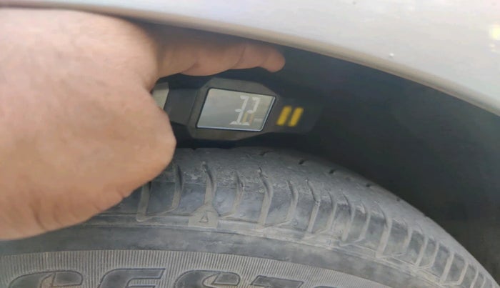 2010 Hyundai i10 SPORTZ 1.2 AT, Petrol, Automatic, 65,682 km, tyre