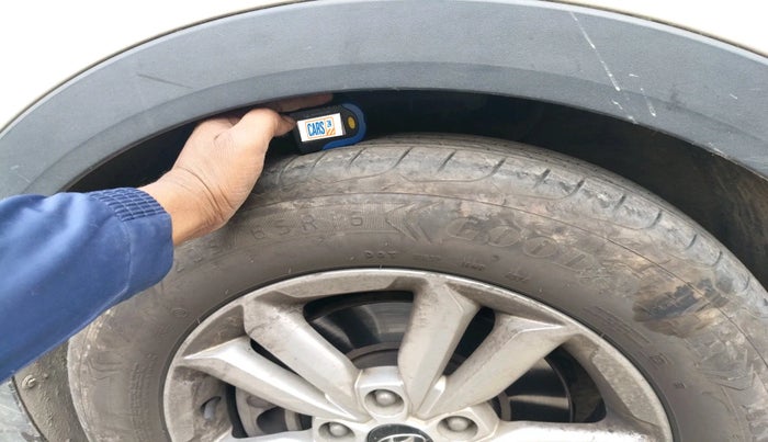 2016 Hyundai Creta SX (O) 1.6 DIESEL, Diesel, Manual, 2,21,930 km, tyre