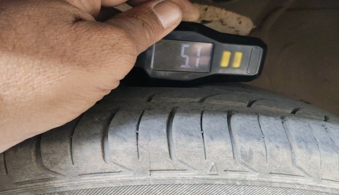 2016 Mahindra Kuv100 K8 6 STR, Petrol, Manual, 28,502 km, tyre