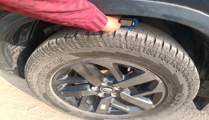 2022 Tata Safari XZA PLUS, Diesel, Automatic, 1,07,322 km, tyre