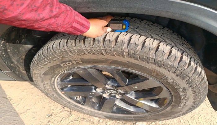 2022 Tata Safari XZA PLUS, Diesel, Automatic, 1,07,322 km, tyre