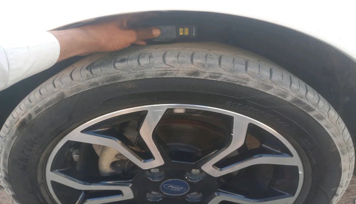 2018 Ford Ecosport TITANIUM 1.5L SIGNATURE EDITION (SUNROOF) DIESEL, Diesel, Manual, 1,07,911 km, tyre