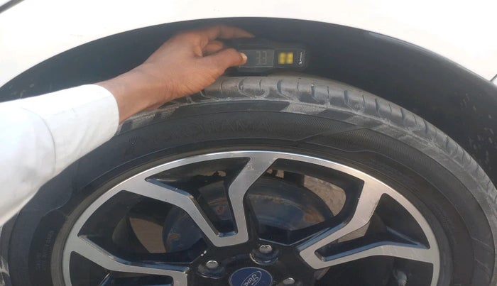 2018 Ford Ecosport TITANIUM 1.5L SIGNATURE EDITION (SUNROOF) DIESEL, Diesel, Manual, 1,07,911 km, tyre