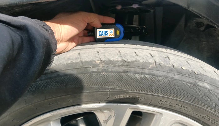 2018 Jeep Compass LIMITED (O) 2.0 DIESEL 4X4, Diesel, Manual, 1,43,672 km, tyre