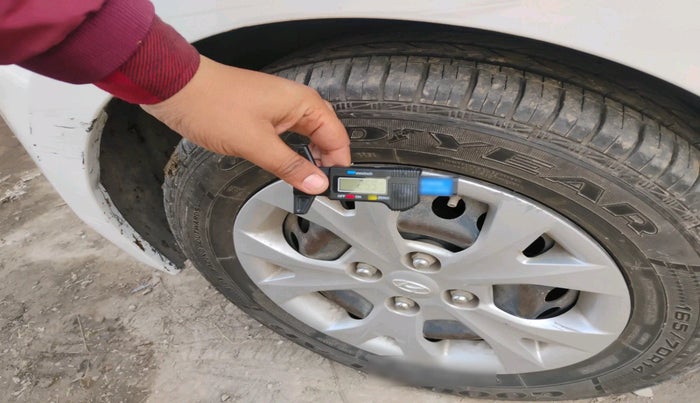 2015 Hyundai Grand i10 SPORTZ 1.2 KAPPA VTVT, Petrol, Manual, 1,00,376 km, tyre