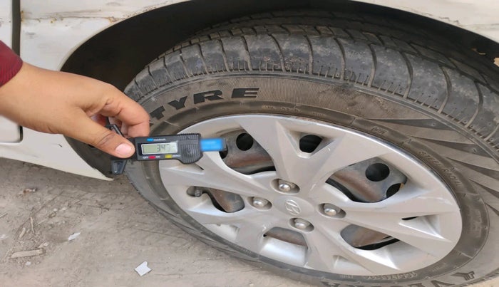 2015 Hyundai Grand i10 SPORTZ 1.2 KAPPA VTVT, Petrol, Manual, 1,00,376 km, tyre