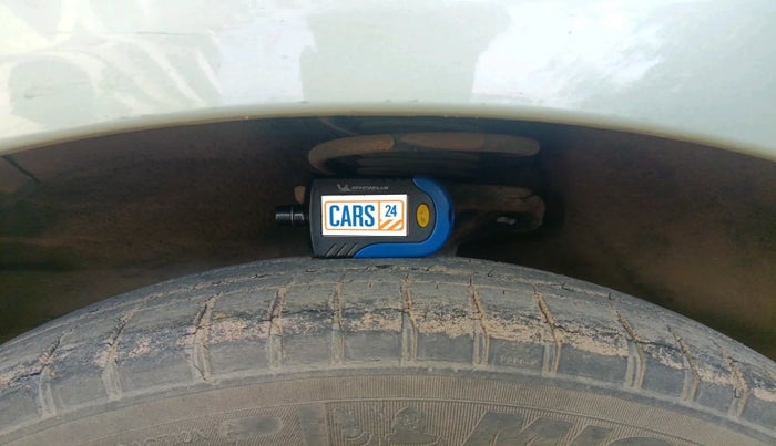 2004 Hyundai Santro Xing XP, Petrol, Manual, 1,19,864 km, tyre