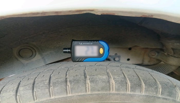 2004 Hyundai Santro Xing XP, Petrol, Manual, 1,19,864 km, tyre