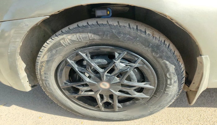 2014 Mahindra Verito 1.5 D4, Diesel, Manual, 2,45,397 km, tyre