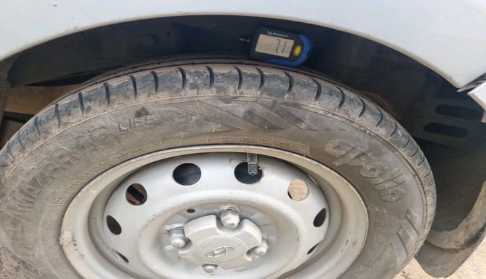 2018 Hyundai Eon ERA +, Petrol, Manual, 44,097 km, tyre