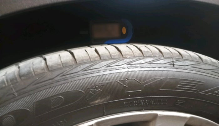 2010 Volkswagen Passat 1.8L TSI, Petrol, Manual, 97,122 km, tyre