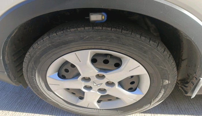 2023 Mahindra XUV300 W6 1.5 Diesel, Diesel, Manual, 94,732 km, tyre