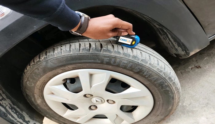 2022 Renault Kwid RXT 1.0 (O), Petrol, Manual, 6,812 km, tyre