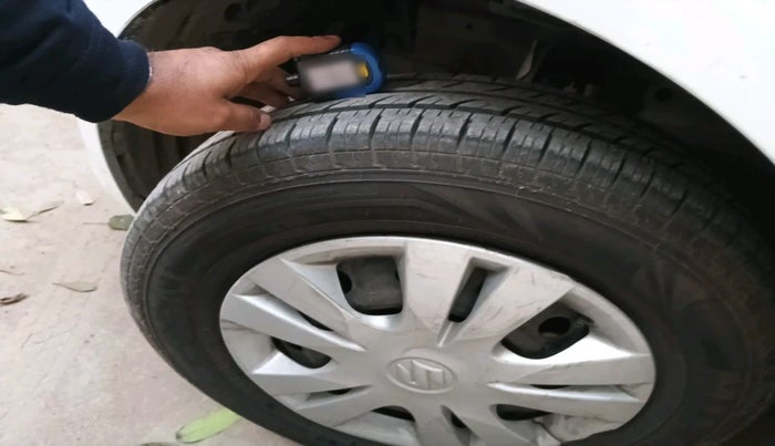 2014 Maruti Swift Dzire VXI, Petrol, Manual, 1,08,555 km, tyre