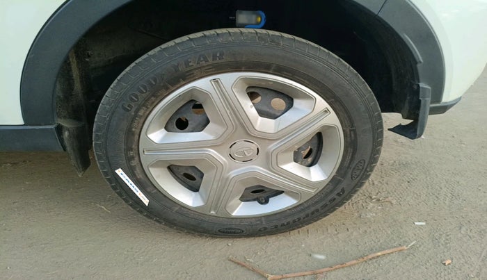 2022 Tata NEXON XM PETROL, Petrol, Manual, 26,679 km, tyre