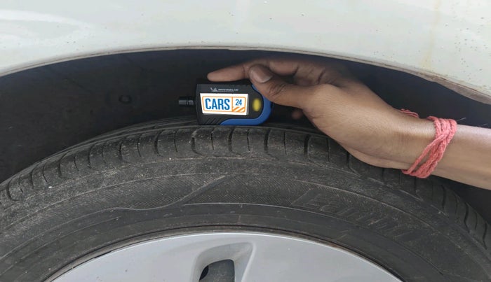 2014 Maruti Celerio VXI CNG, Petrol, Manual, 1,23,521 km, tyre