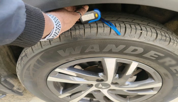 2022 Mahindra XUV700 AX 5 P AT 5 STR, Petrol, Automatic, 47,623 km, tyre