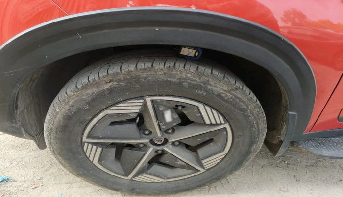 2024 Tata NEXON CREATIVE PLUS 1.2 REVOTRON 7 DCA DT, Petrol, Automatic, 20,305 km, tyre