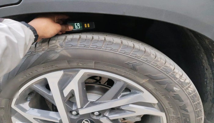 2025 Hyundai Creta SX Premium 1.5 iVT, Petrol, Automatic, 2,298 km, tyre