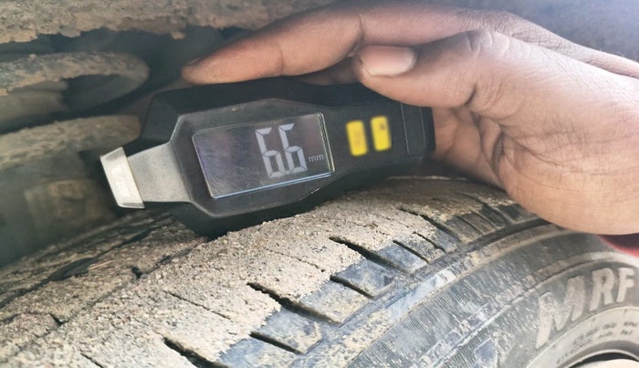 2011 Ford Fiesta Classic CLXI 1.4 DIESEL, Diesel, Manual, 2,17,208 km, tyre