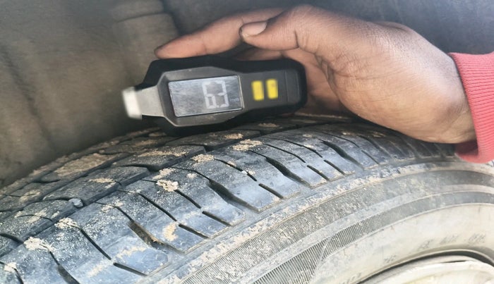 2011 Ford Fiesta Classic CLXI 1.4 DIESEL, Diesel, Manual, 2,17,208 km, tyre