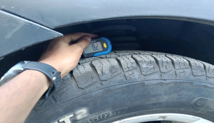 2010 Chevrolet Captiva LTZ AWD AT, Diesel, Automatic, 1,01,476 km, tyre