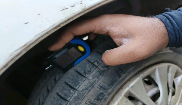 2010 Maruti Alto LXI, Petrol, Manual, 1,43,361 km, tyre