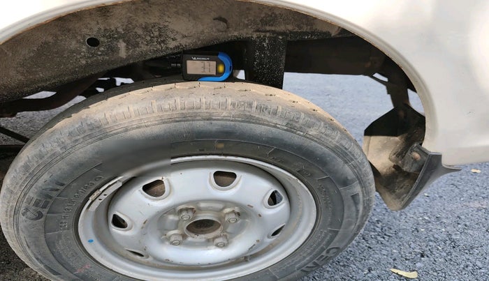 2022 Maruti Eeco 5 STR AC CNG (O), Petrol, Manual, 65,657 km, tyre