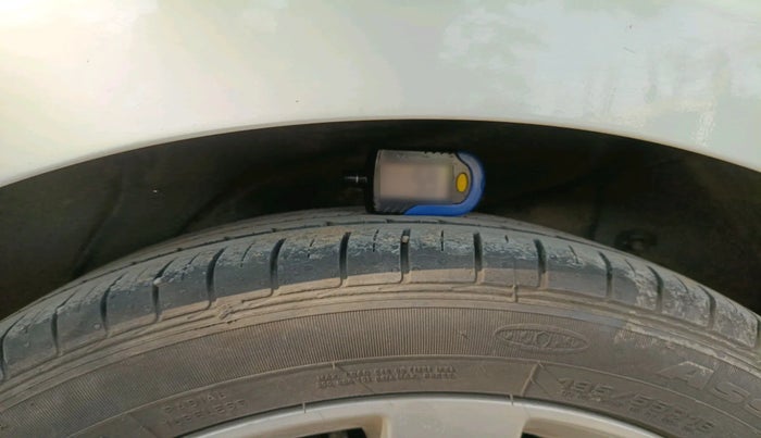 2011 Hyundai Verna FLUIDIC 1.6 CRDI SX, Diesel, Manual, 1,33,064 km, tyre